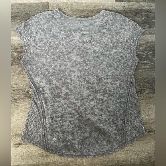 Lululemon top grey/white pattern size 10 - Picture 2 of 3